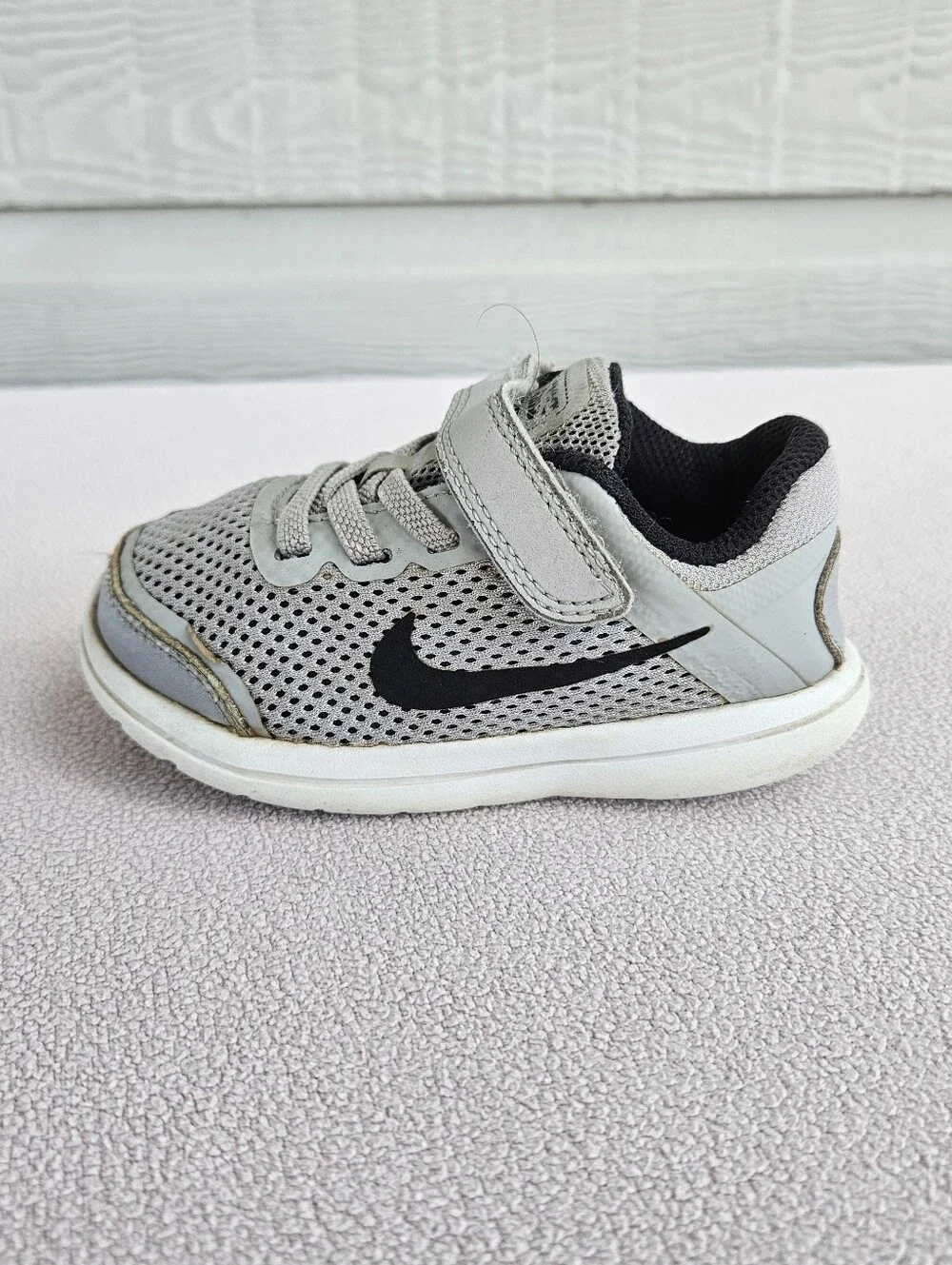 Nike Flex 2016 RN Athletic Sneaker Toddler SZ 7C Grey Hook & Loop 834280-002